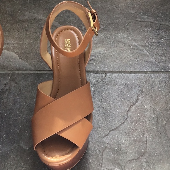 MK Wedges - Picture 2 of 5